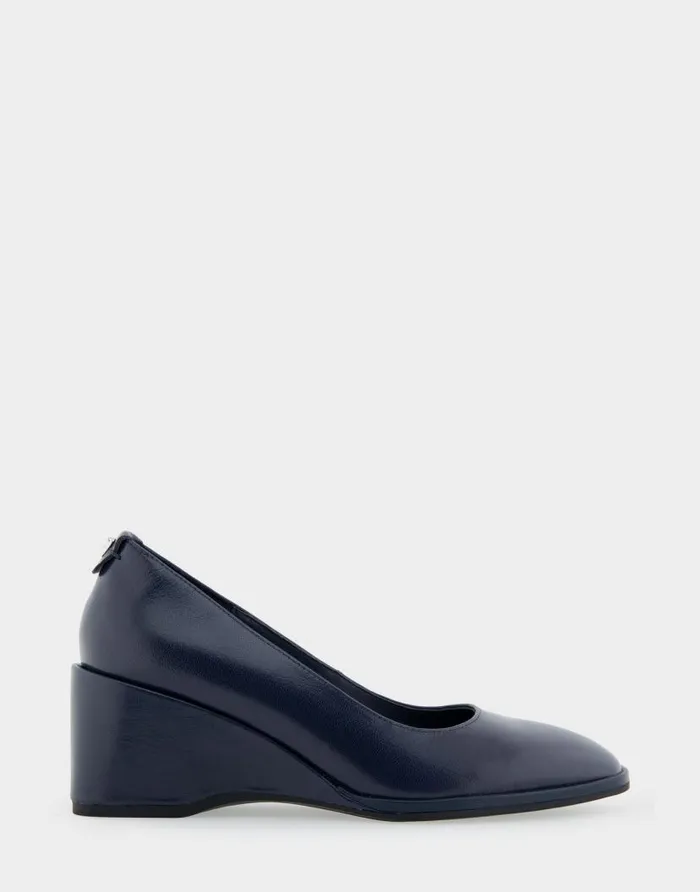 Aerosoles Comfortable Women039s Sculpted Wedge Pump In Navy Leather Navy Leather Women Clogs and Mules Aerosoles Comfortable Women039s Sculpted Wedge Pump In Navy Leather Navy Leather Women Clogs and Mules