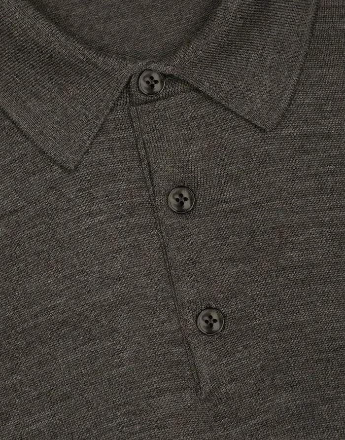 Dolce and Gabbana Sweaters And Cardigans Men Wool Poloshirt With Branded Tag Grey Dolce and Gabbana Sweaters And Cardigans Men Wool Poloshirt With Branded Tag Grey