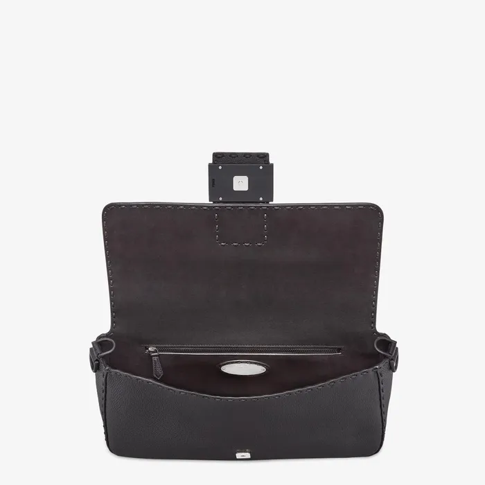 Fendi Messenger Bags Selleria Maxi Baguette Black Selleria Leather Bag 8211 Men