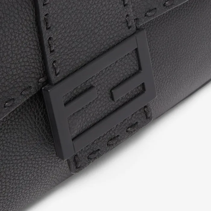 Fendi Messenger Bags Selleria Maxi Baguette Black Selleria Leather Bag 8211 Men