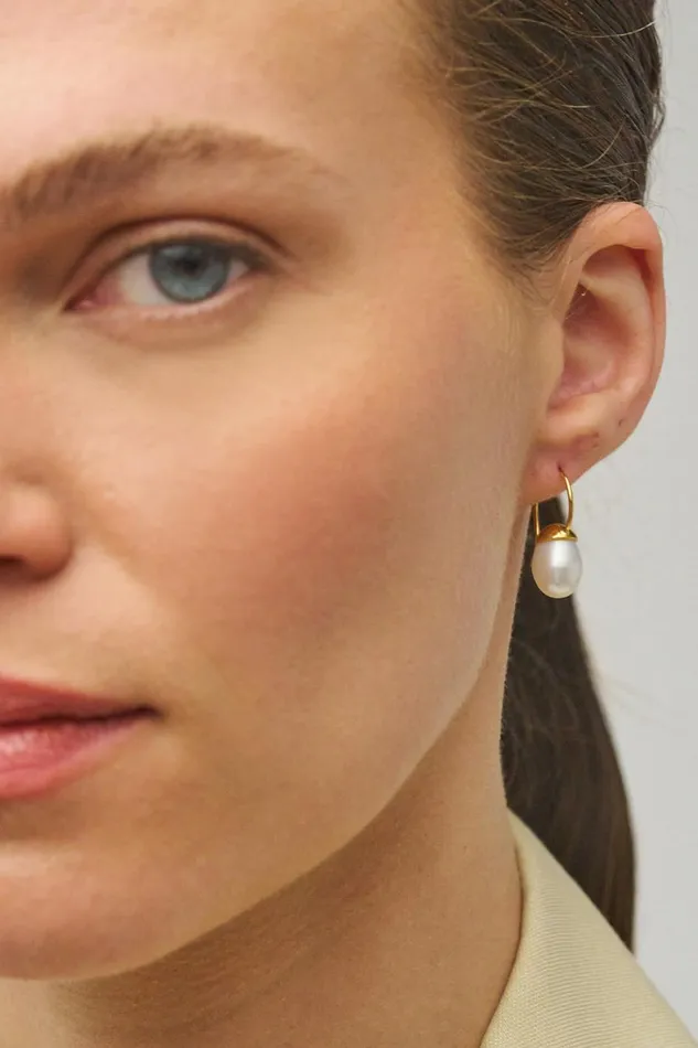Oroton Bonnie Tear Drop Bead Earrings Goldpearl Women Jewellery Oroton Bonnie Tear Drop Bead Earrings Goldpearl Women Jewellery