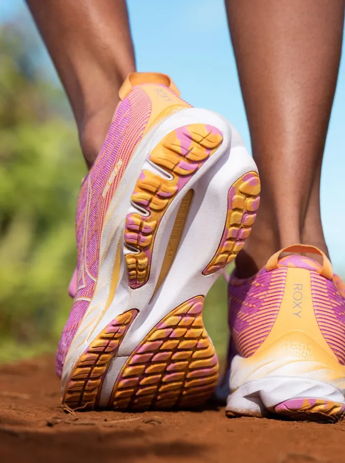 Roxy Running ROXY X MIZUNO Wave Rider 26 Running Shoes B071 Pink 8211 Women