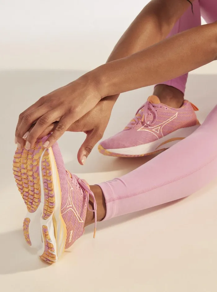 Roxy Running ROXY X MIZUNO Wave Rider 26 Running Shoes B071 Pink 8211 Women