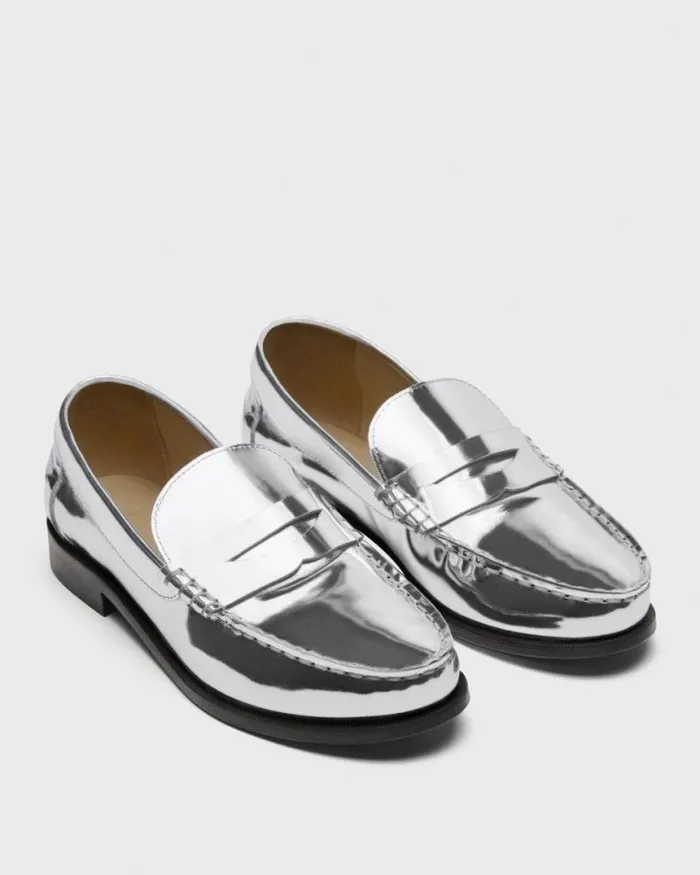 Shoes Women Theory City Loafer In Metallic Leather Silver