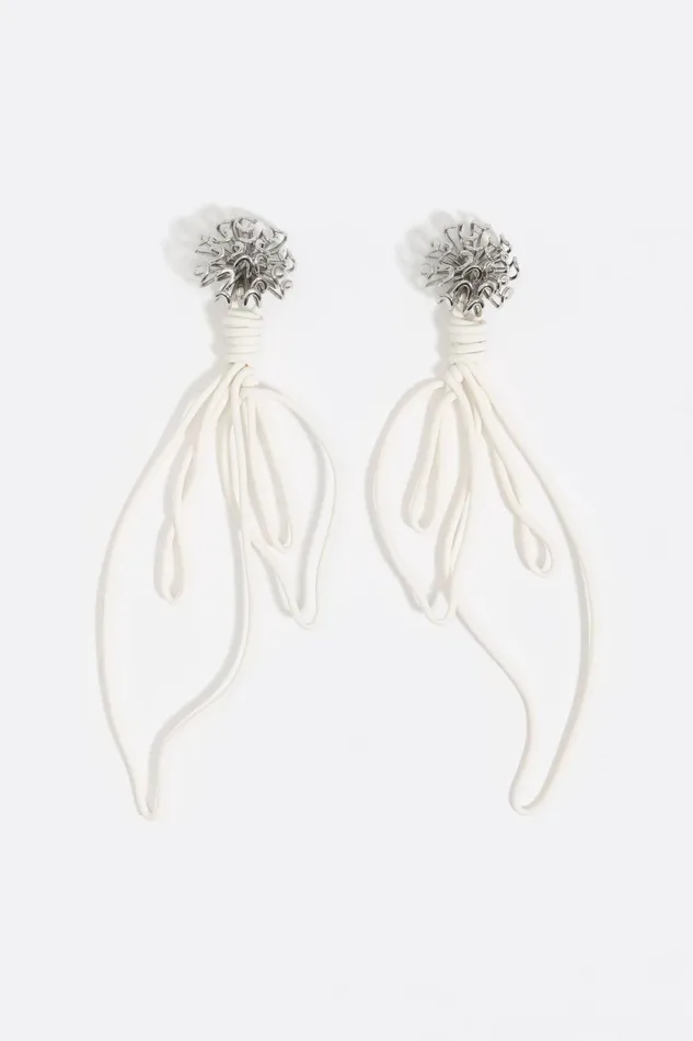 Silver Chrysanthemum Earrings With White Leaves Antique Silver Women Bimba Y Lola Jewelry Silver Chrysanthemum Earrings With White Leaves Antique Silver Women Bimba Y Lola Jewelry