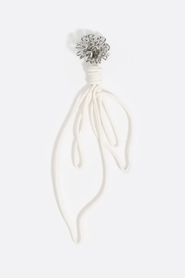 Silver Chrysanthemum Earrings With White Leaves Antique Silver Women Bimba Y Lola Jewelry Silver Chrysanthemum Earrings With White Leaves Antique Silver Women Bimba Y Lola Jewelry