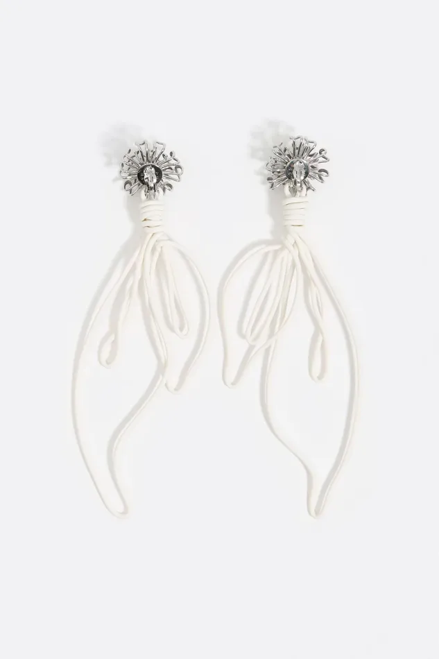 Silver Chrysanthemum Earrings With White Leaves Antique Silver Women Bimba Y Lola Jewelry Silver Chrysanthemum Earrings With White Leaves Antique Silver Women Bimba Y Lola Jewelry