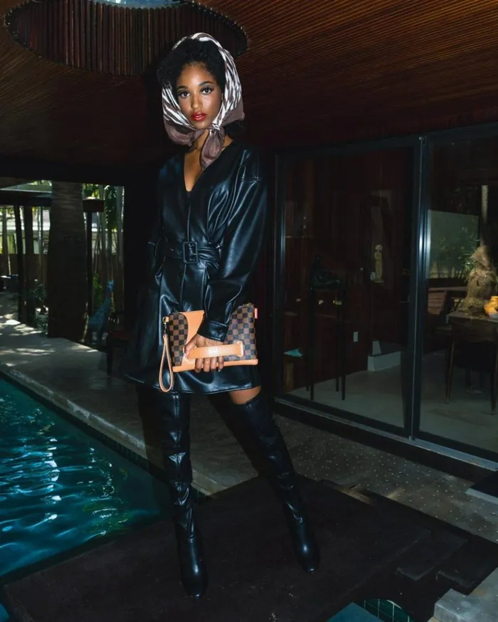 SPRAYGROUND HENNY AIR TO THE THRONE CROSSOVER CLUTCH Bags SPRAYGROUND HENNY AIR TO THE THRONE CROSSOVER CLUTCH Bags
