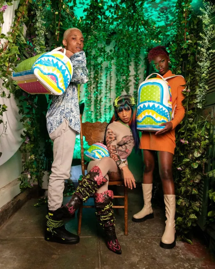 SPRAYGROUND MODUS OPERANDI CHAMELEON SAVVY CROSSBODY Bags