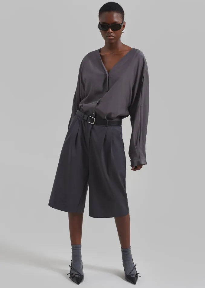 The Frankie Shop Bottoms Wilma Pleated Bermuda Shorts 8211 Charcoal 8211 Women The Frankie Shop Bottoms Wilma Pleated Bermuda Shorts 8211 Charcoal 8211 Women