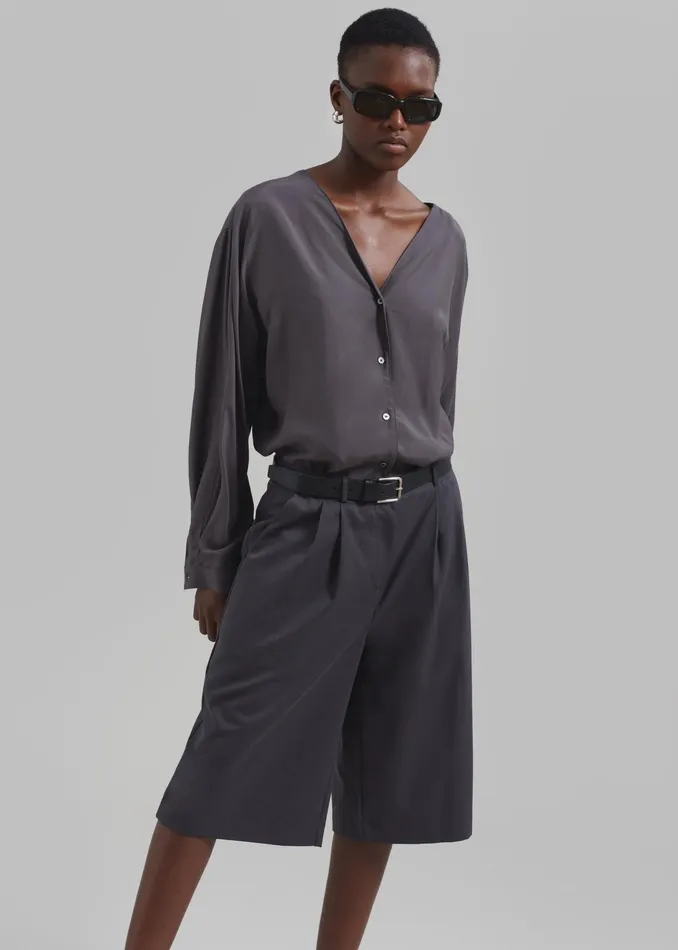 The Frankie Shop Bottoms Wilma Pleated Bermuda Shorts 8211 Charcoal 8211 Women