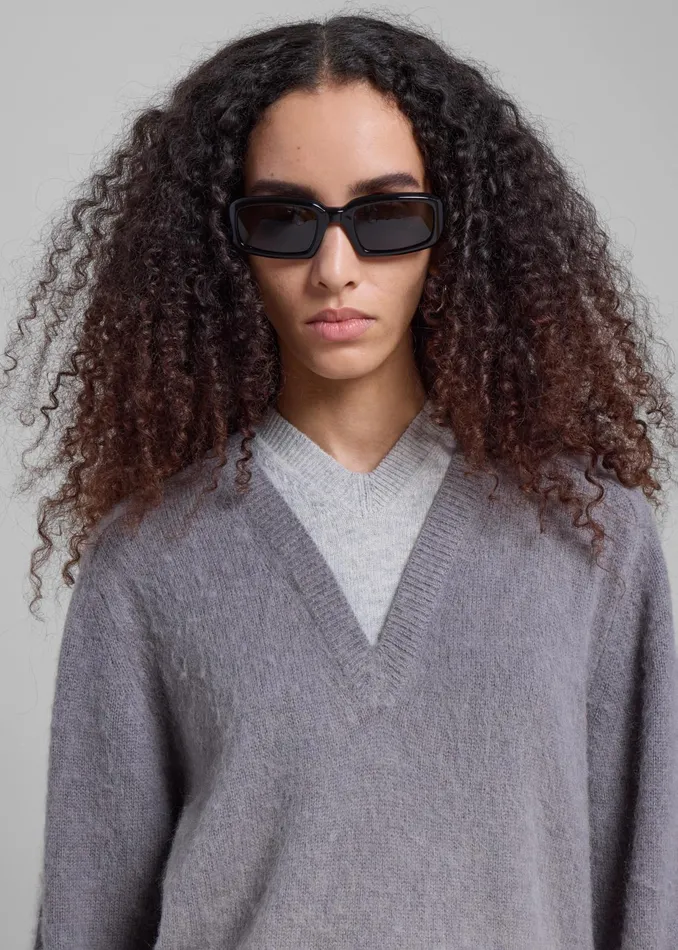 The Frankie Shop Knitwear Jw Anderson VNeck Gradient Jumper 8211 Dark Grey 8211 Women