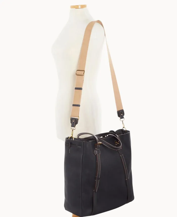 Volta Manzi Black Woman Dooney and Bourke Satchels Volta Manzi Black Woman Dooney and Bourke Satchels