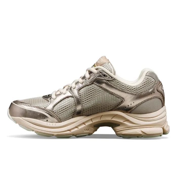 Women Progrid Triumph 4 Premium Bubbly Saucony Lifestyle